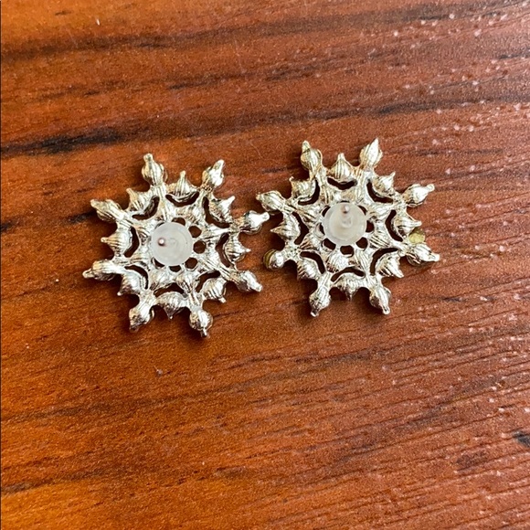 NWOT Sparkly Silver Snowflake Earrings - Picture 6 of 7